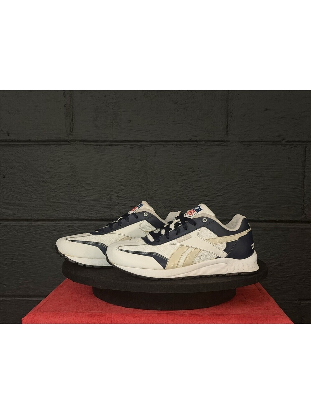 Reebok NFL Dallas Cowboys Y2K Sneaker Museum Grade Vintage Sz. 7 NWOB Collector